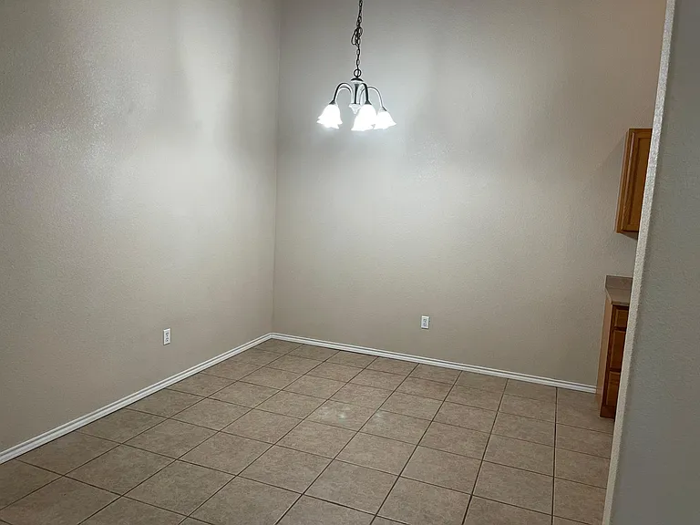 1515 Bradley Ct — Photo 7