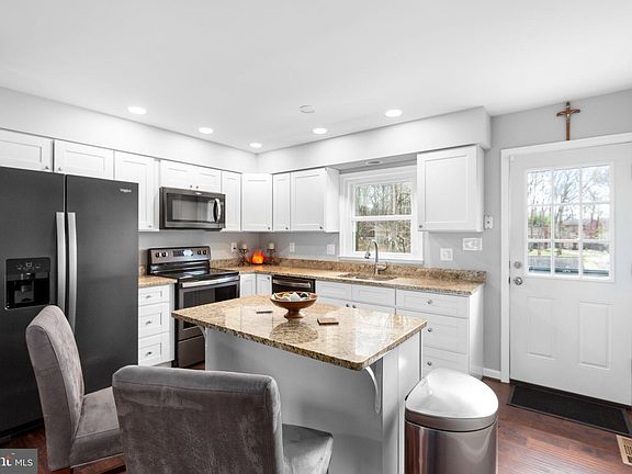 5th image of 10407 Maguire Ct