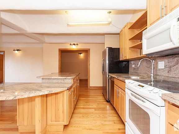 4th image of 345 N Canal St #402A1