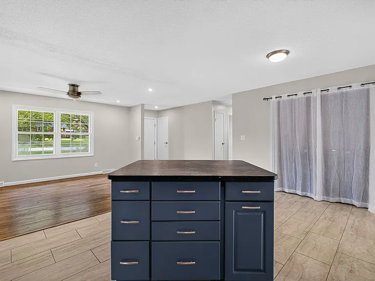 906 Vandora Ave — Photo 6