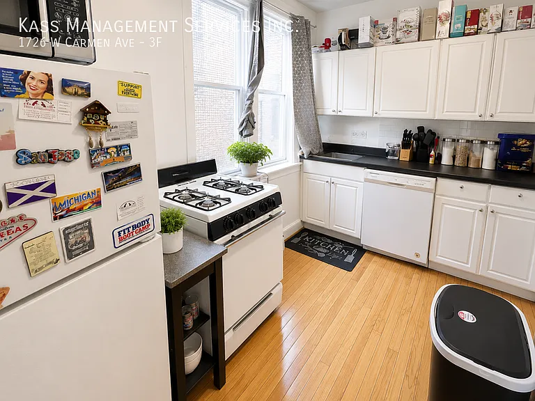 1726 W Carmen Ave #3F — Photo 1
