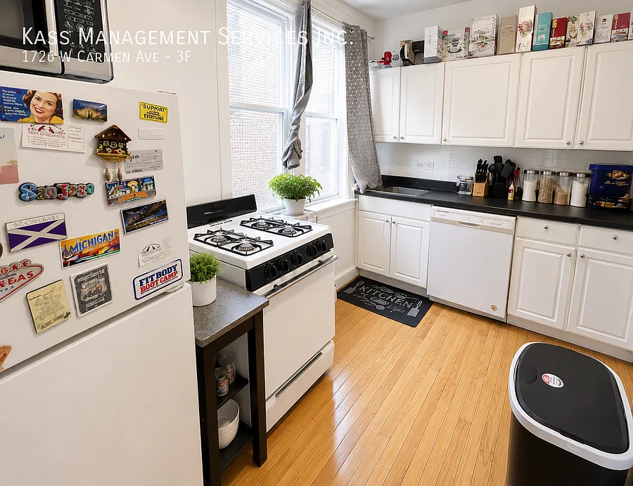 1726 W Carmen Ave #3F