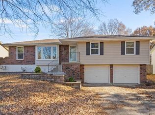 2721 Queen Ridge Dr, Independence, MO 64055