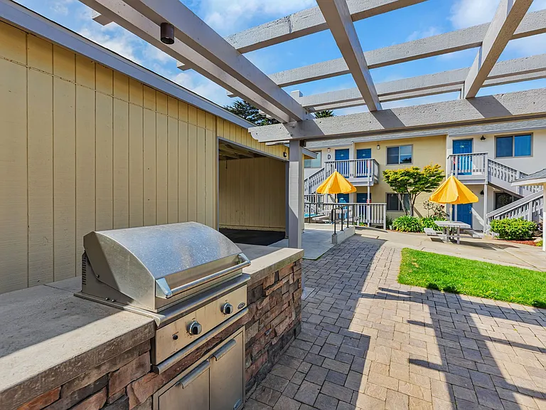 Sea Breeze Apartments for rent in Marina, CA — Photo 9