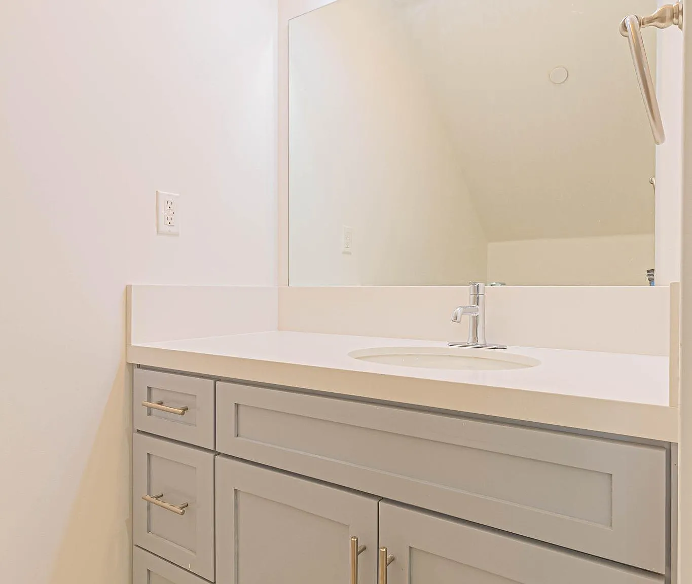 2 bed, 1284 sqft, $2,600 — Photo 3