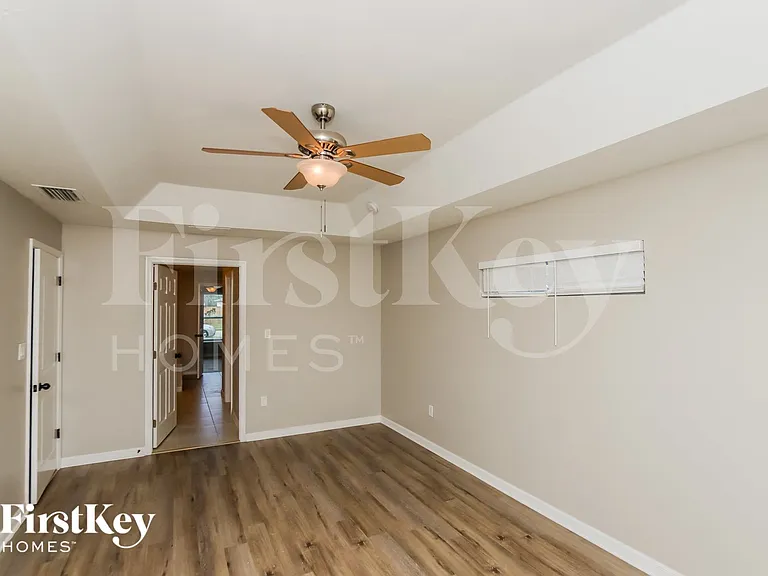 1932 Gloria Cir NE — Photo 12