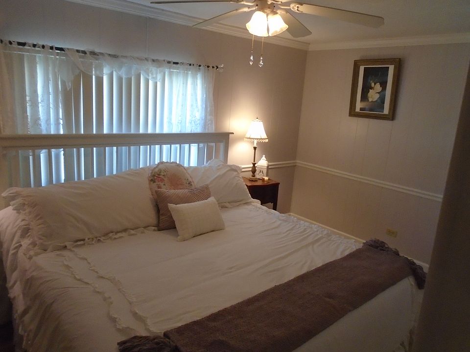 1st image of 136 Royal Palm Dr