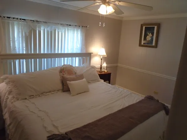 136 Royal Palm Dr, Leesburg, FL 34748