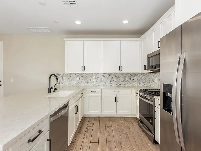 2026 W Desert Hollow Dr — Photo 12