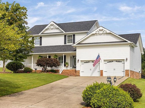 3rd image of 221 Flagstone Dr NE
