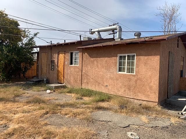 2nd image of 441 Lake St