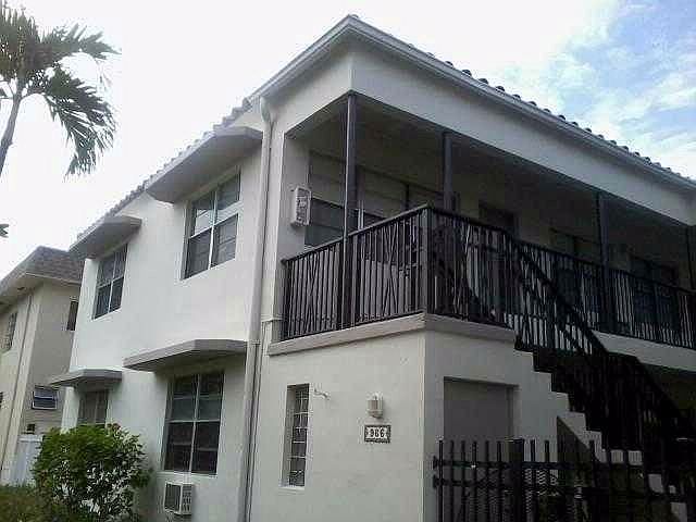 2nd image of 966 Biarritz Dr APT 4