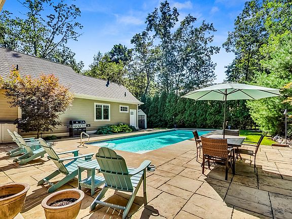 3rd image of 51325 Erich Ln
