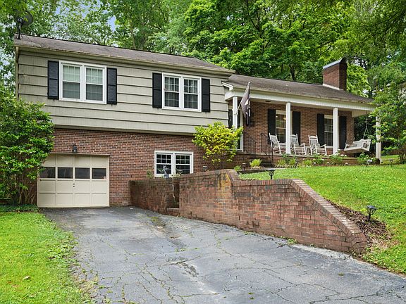 3rd image of 2786 Birchwood Dr