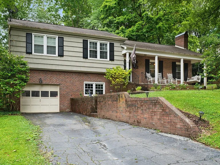 2786 Birchwood Dr — Photo 3