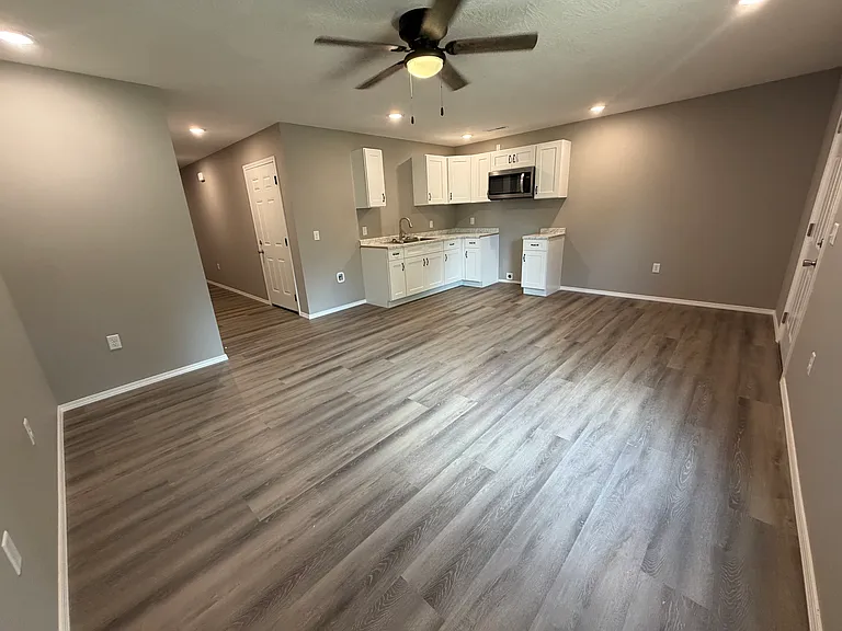 1639 W Belmont St #B — Photo 3