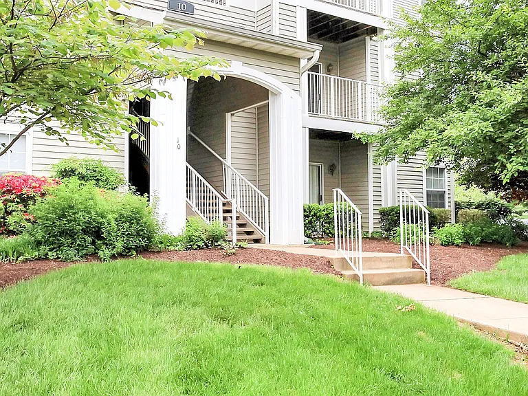 Highland Commons Apartments — Photo 12