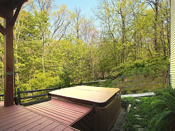 5th image of 4 Vineyard Ln