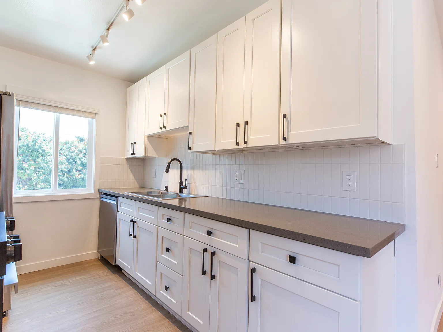 3 bed, 825 sqft, $3,795 — Photo 4