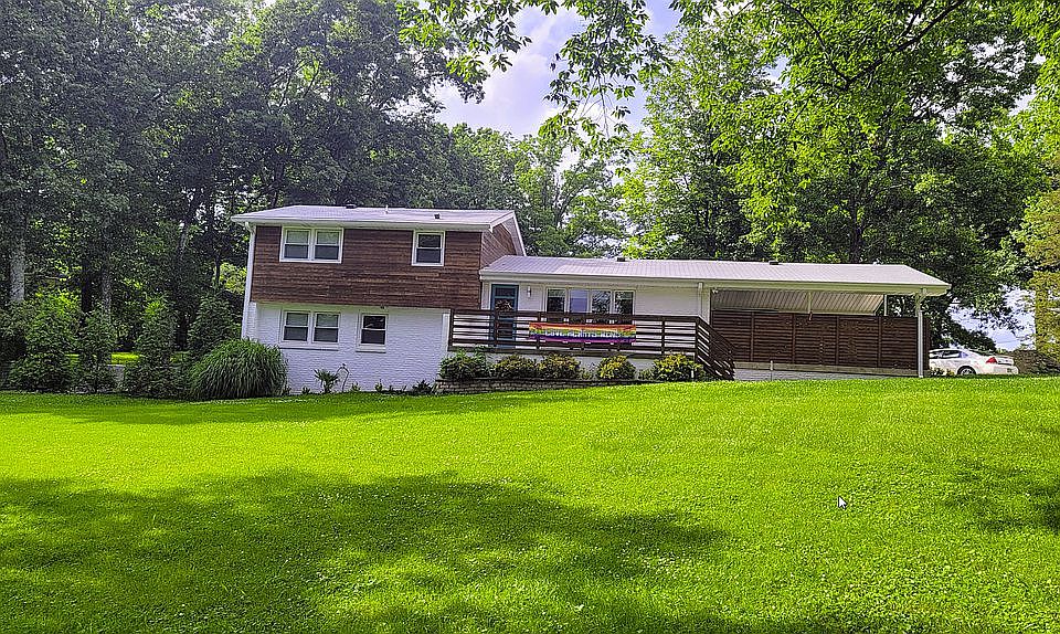 1st image of 601 Clematis Dr