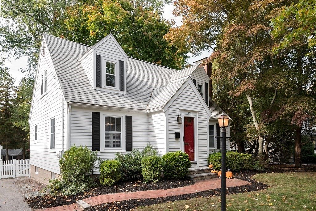 49 Hobart St, Hingham, MA 02043 Zillow