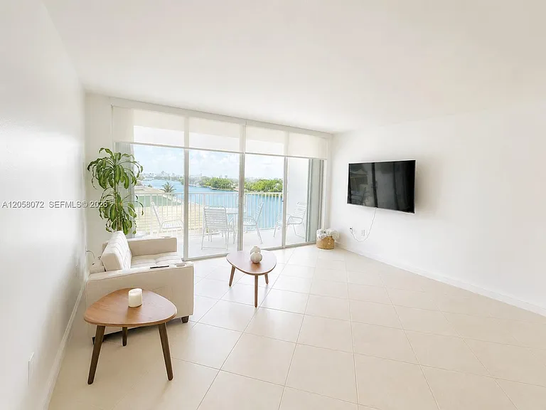 5838 Collins Ave #5G — Photo 7