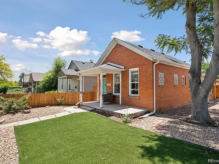 4877 Perry St — Photo 2