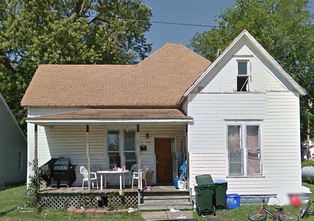 1st image of 215 N Lincoln St