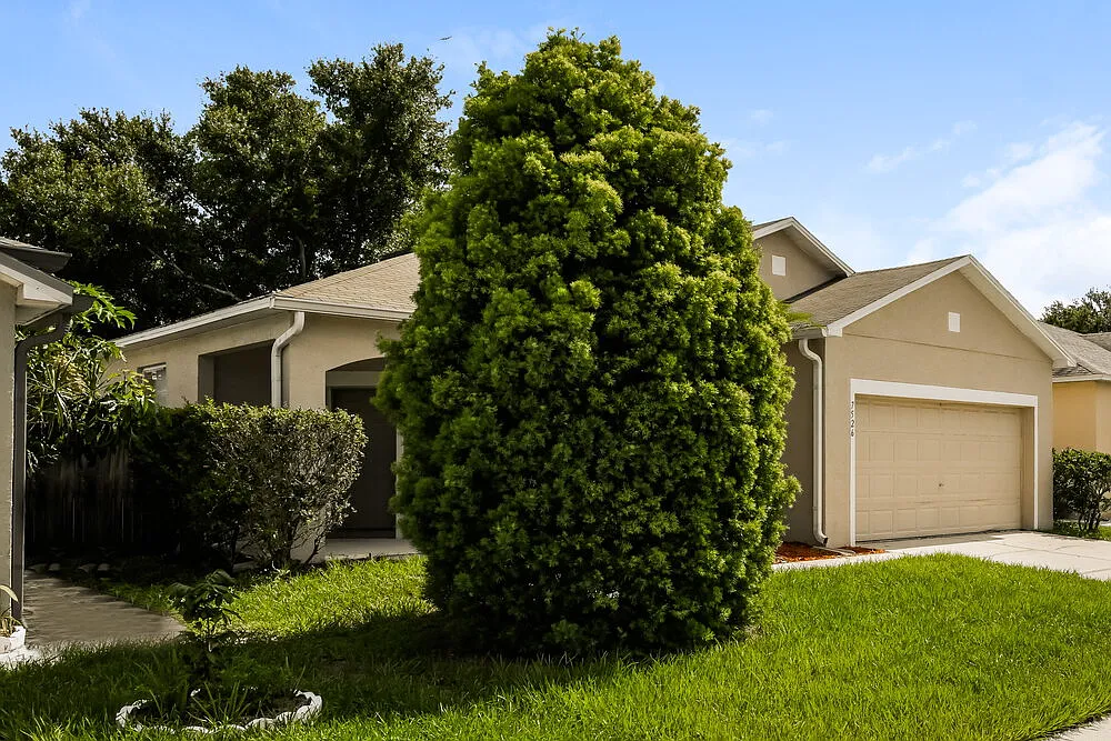 3 bed, 2.0 bath, 1593 sqft, $2,375 — Photo 3