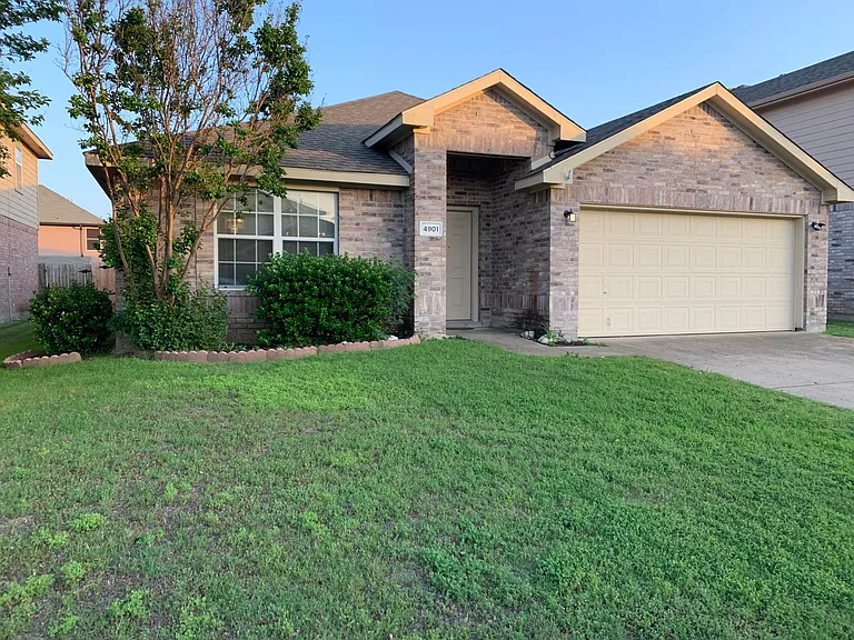 4901 Palm Ridge Dr — Photo 1