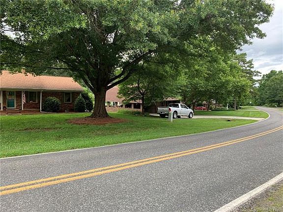 4th image of 216 Louise Dr