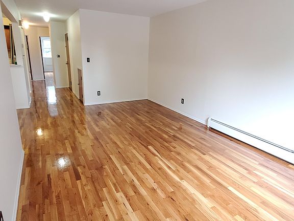 5th image of 163-13 Sanford Ave