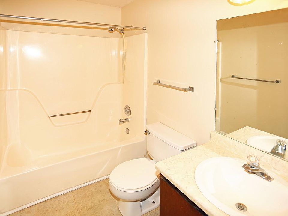 2nd image of 2713 Tobacco Rd APT C