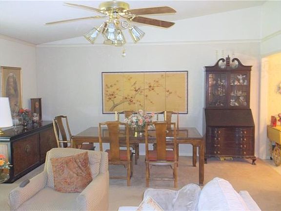 4th image of 818 Poinsettia Dr