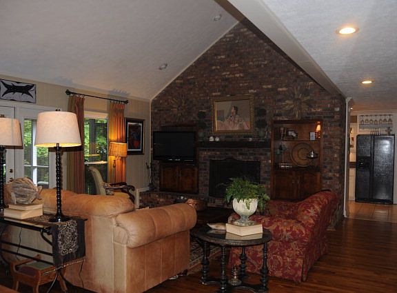 4th image of 250 Mockingbird Ln