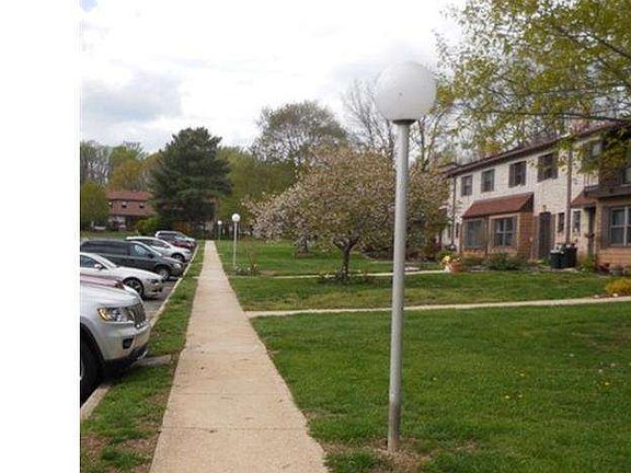4th image of 247 Bishops Dr