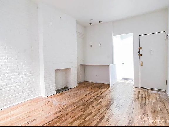 2nd image of 283 Bleecker St #3B