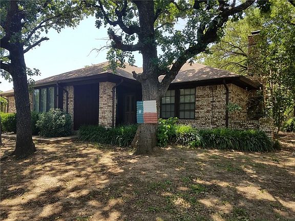 3rd image of 613 Donna Ct