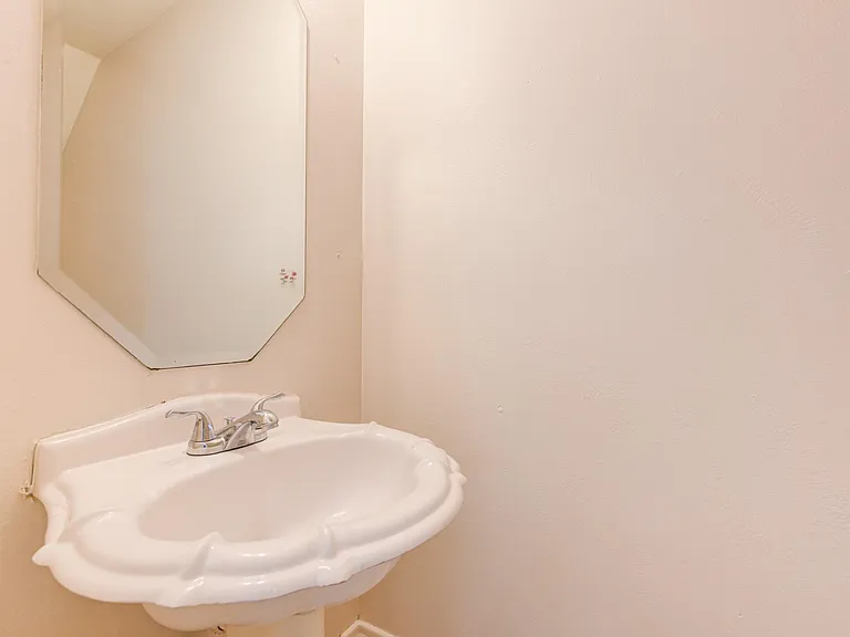 7322 Parkland Manor Dr — Photo 14