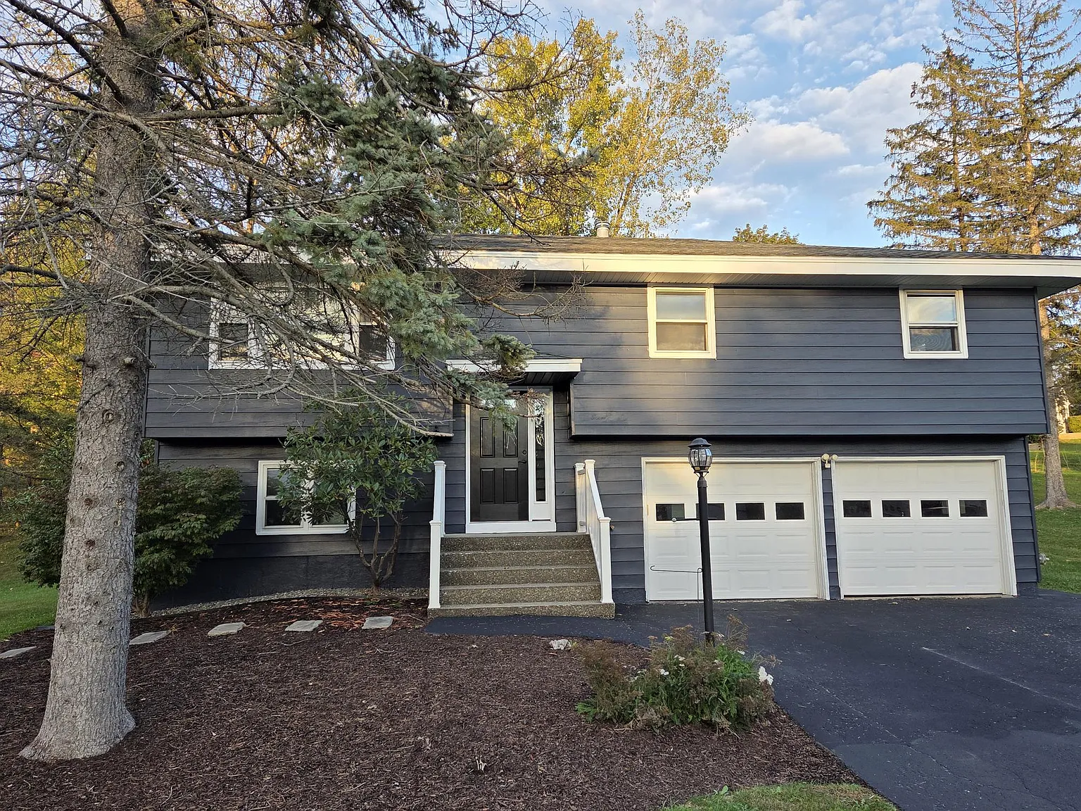 3 bed, 200 sqft, $2,995 — Photo 1