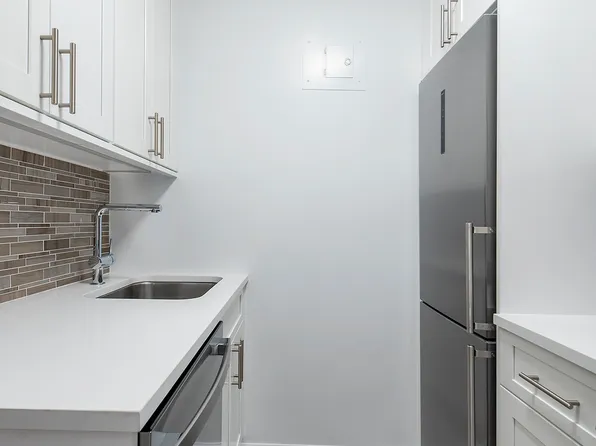 240 East 76th Street image 2 of 7