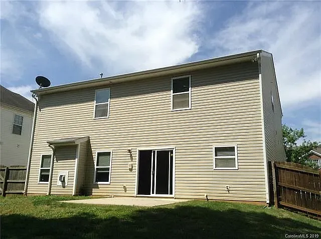 4 bed, 2.5 bath, 2288 sqft, $2,395 — Photo 3