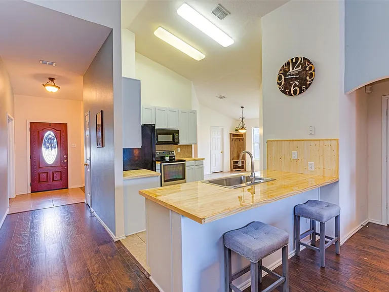 1213 Columbus Ln — Photo 10