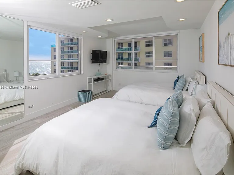 5005 Collins Ave #610 — Photo 13