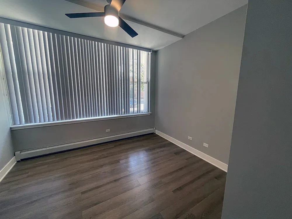 2 bed, 2.0 bath, 911 sqft, $4,254 — Photo 2