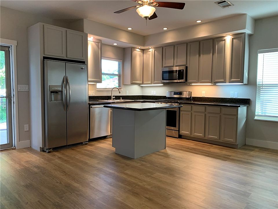 1st image of 602 Brentwood St #2