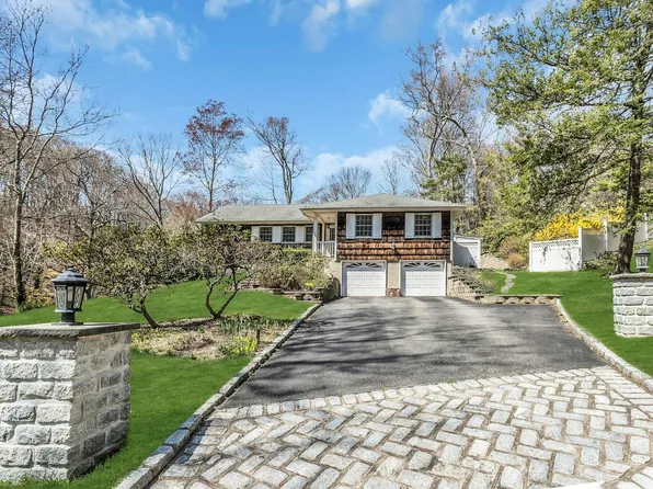 1 Harvest Hill Lane, Huntington, NY 11743