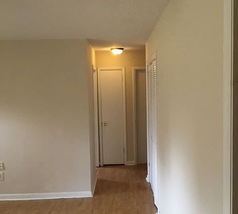 3rd image of 3674 Meadowwood Dr
