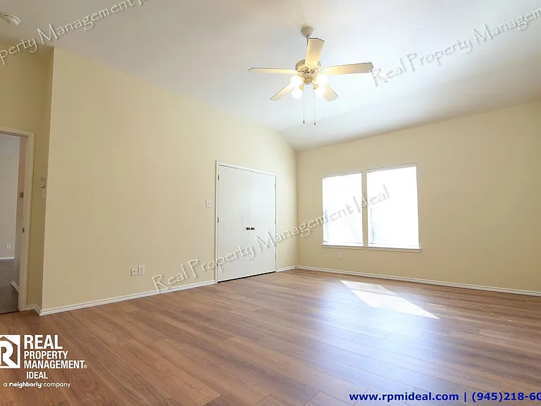 1910 Pin Oak Ln — Photo 16