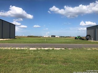 293 Beechcraft Ln, Seguin, TX 78155